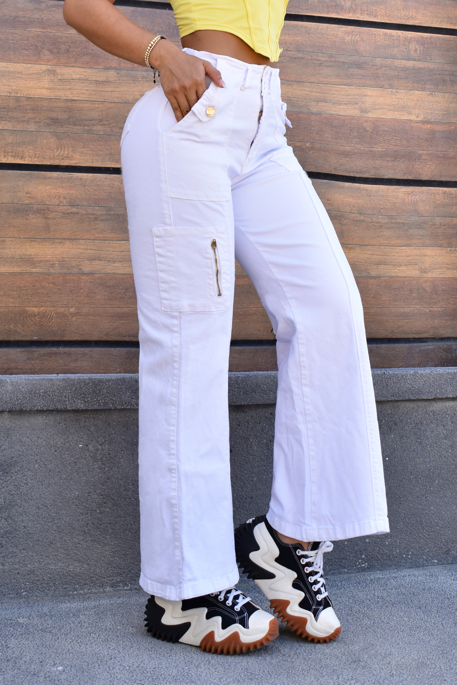 JEANS BOTA CAMPANA COLOR BLANCO PUSH UP REF. CV 40899