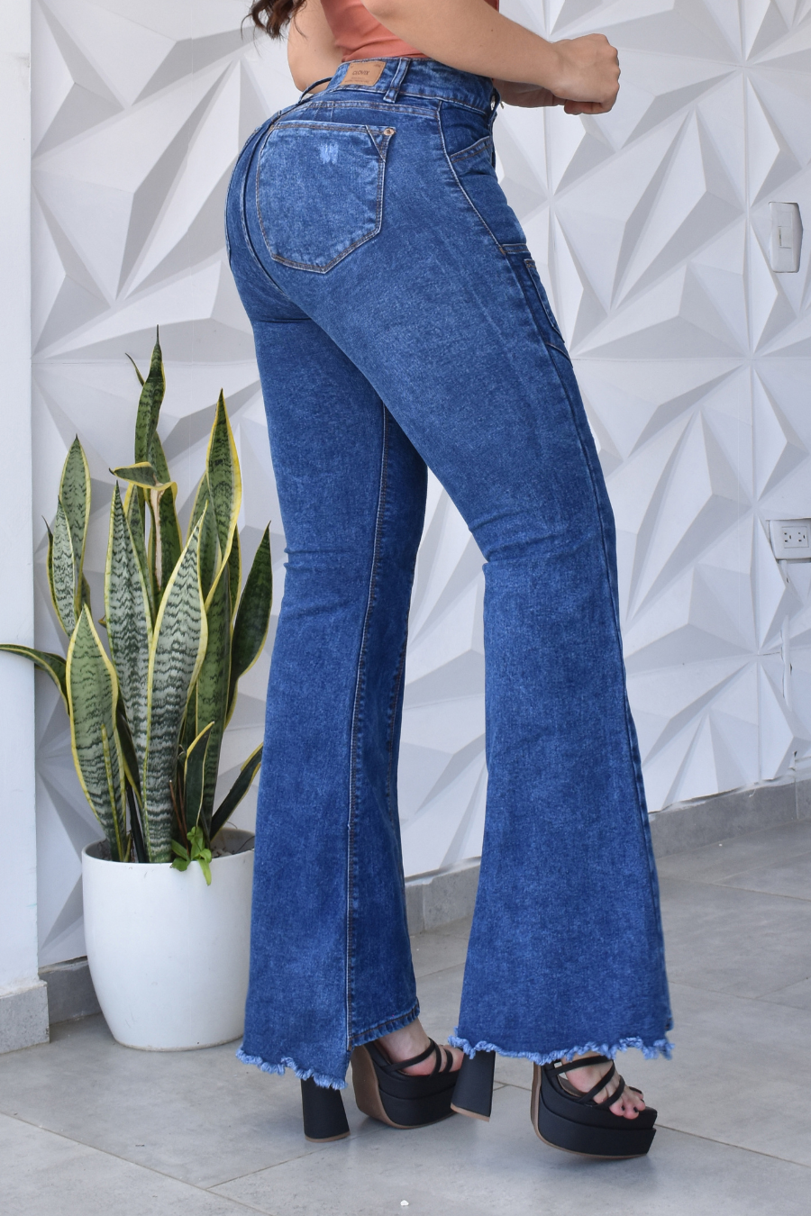 JEANS BOTA ANCHA PUSH UP REF. CV-40914