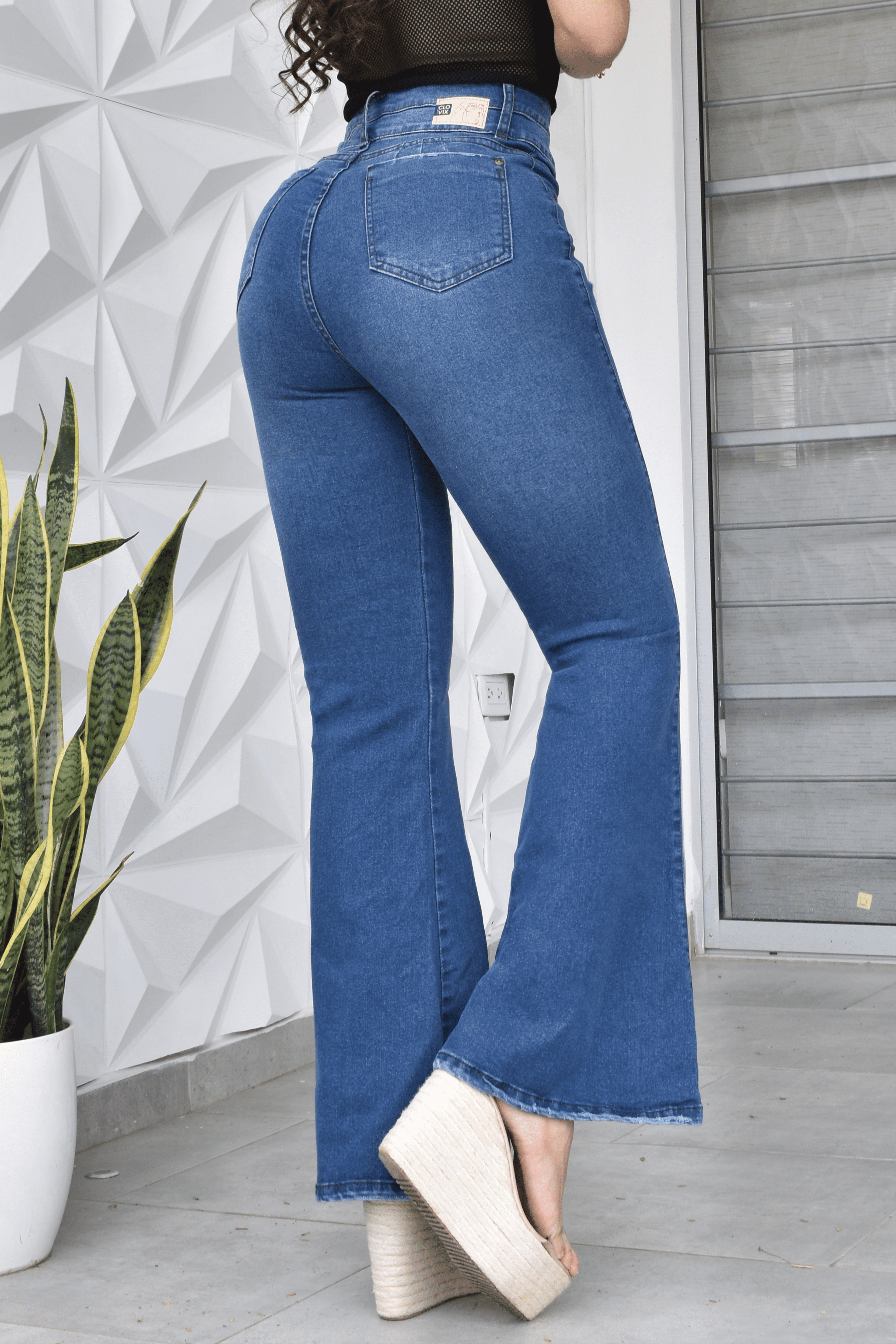 JEANS BOTA ANCHA PUSH UP REF. CV-40945