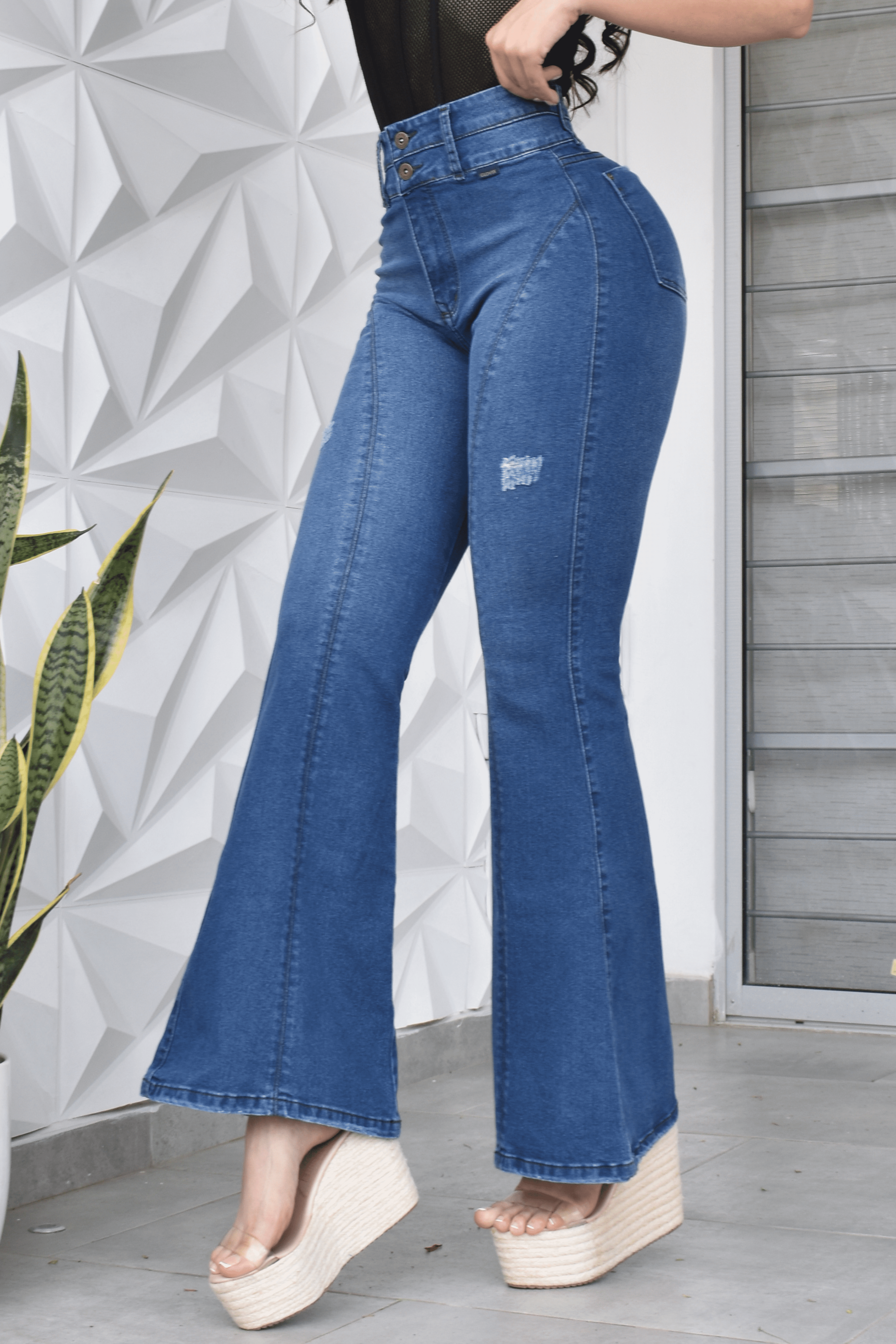 JEANS BOTA ANCHA PUSH UP REF. CV-40945
