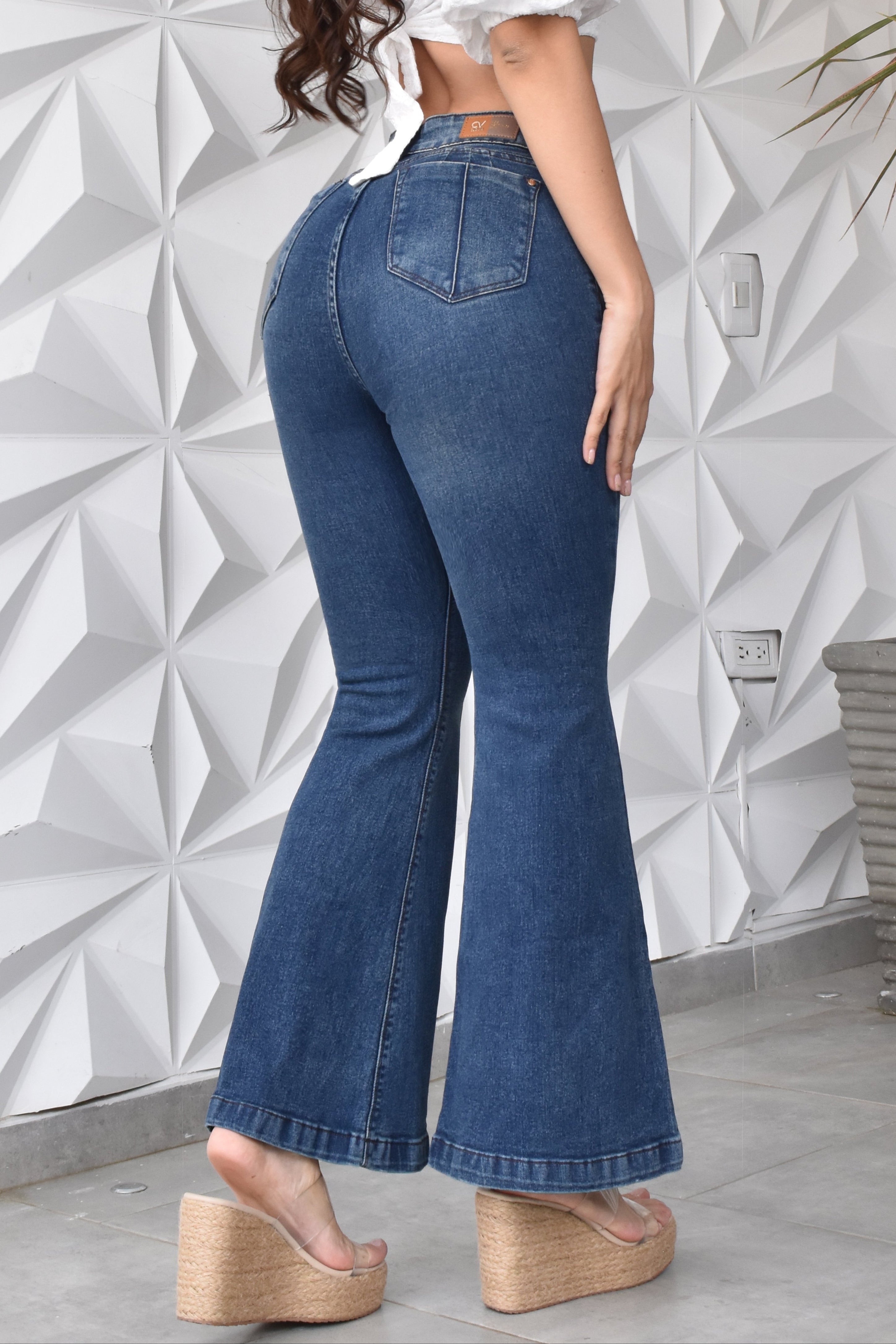 JEANS BOTA ANCHA PUSH UP REF. CV-254001